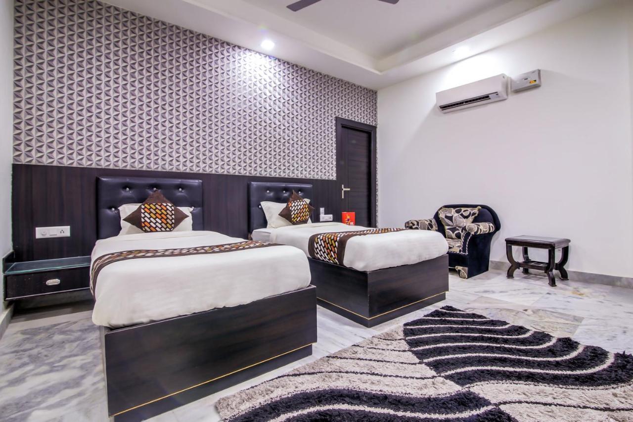 Hotel Oyo 8888 Riga Hs Deluxe Agra  Habitación foto